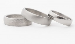 Jewellery made of stainless steel and titanium