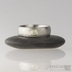 Snubní prsten damasteel dřevo - Prima a moissanite 3 mm ve zlatě - velikost 49