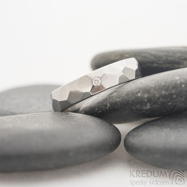 Rock lesklý a čirý diamant 1,7 mm - kovaný snubní prsten z nerezové oceli