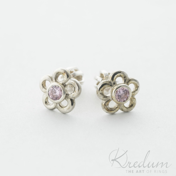 Flower 8 mm s rovm zirkonem -  stbrn nunice -SK3903