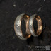 Zlaté snubní prsteny a damasteel - Kasiopea red - čárky