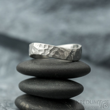 FOREVER Raw - kovaný snubní prsten z nerezové oceli