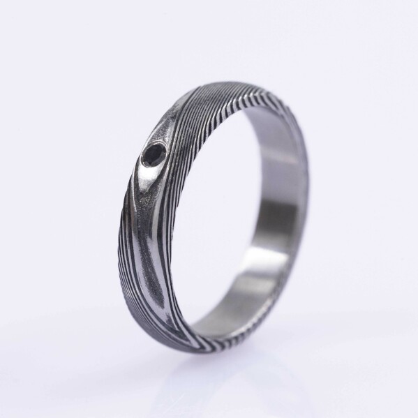 Prima d�evo + �ern� diamant - Kovan� snubn� prsten z nerez oceli damasteel, vel. 51, CR6165