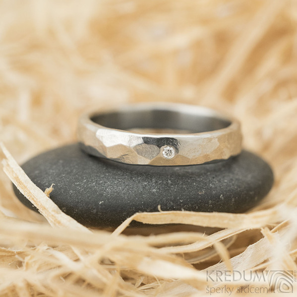 Draill svtl, leskl a ir diamant 1,5 mm, velikost 58, ka 4 mm - Nerezov snubn prsteny