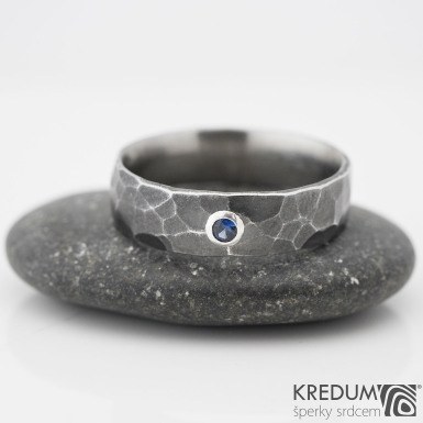 Natura tmavá a broušený kámen do 3 mm do stříbra - kovaný snubní prsten z nerezové oceli