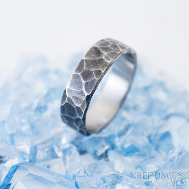 Natura zatmaven - kovan prsten z nerezov oceli - SK2460