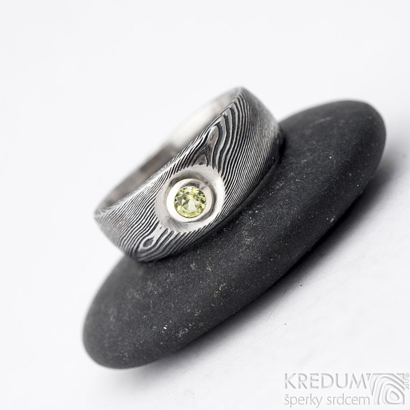 Eli a brouen peridot v matn elipse- 48, ka 4,5 - 7 mm, struktura devo lept 75% TM, E - Damasteel zsnubn prsten - k 1250 (4)