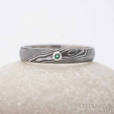 Prima damasteel a broušený smaragd, safír nebo rubín 2 mm - vzor dřevo - kovaný snubní prsten z nerezové oceli
