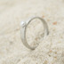 Ručně kovaný zásnubní prsten damasteel - Siona a pravá říční perla, struktura voda, lept světlý jemný, profil B+CF - vel. 49, šířka hlavy 4 mm, do dlaně 3 mm, tloušťka hlavy střední, do dlaně slabý, perla cca 3,5 mm, zapuštěná - et 2290