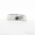 Snubn prsten ern diamant chirurgick ocel - Natura nerez a ern diamant 2,7 mm, velikost 55, ka 5 mm, tlouka 1,8 mm, matn - etsy 2560