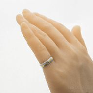 Golden line snubn prsten damsteel, struktura devo, lept 75% - zatmaven - velikost 53, ka 5 mm, tlouka stny 1,5 mm, na uml ruce