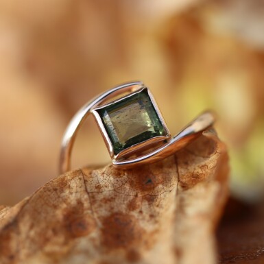 Gold ring with a moldavite - size 51 - CR5759