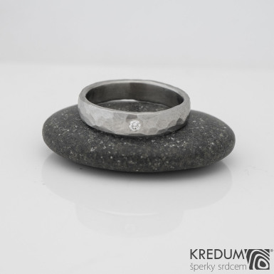 Natura a čirý diamant 2 mm - kovaný snubní prsten z nerezové oceli