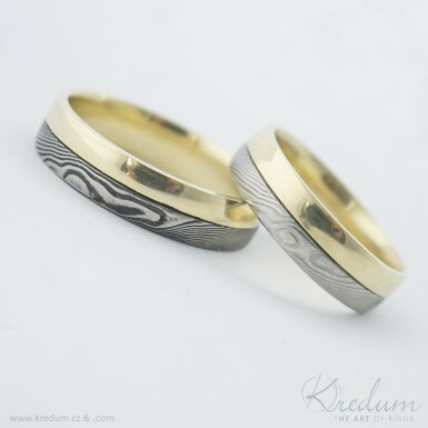 Columba yellow - wedding ring gold and damasteel, wood pattern