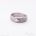 Diamantový zásnubní prsten - Siona damasteel a diamant 3 mm, struktura dřevo, lept tmavý střední, profil B - velikost 52, šířka 5 mm - k 6426