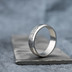 Kasiopea Steel - kolečka, vel 63, šířka 6 mm, tl. 1,7 mm, lept 75% zatmavený, profil B - Kovaný snubní prsten