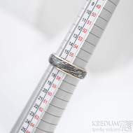 Kasiopea white - Zlatý snubní prsten a damasteel - velikost 57, šířka 5,5 mm, voda - extra TM, okraje hladké 2x0,75 -  SK1749 (2)
