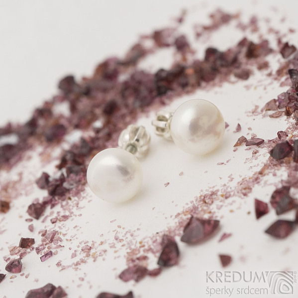 Kiki - náušnice bílé perly - průměr 7,9 mm