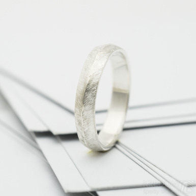 Klas silver - stříbrný snubní prsten