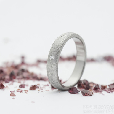Prima nerez a čirý diamant 1,5 mm - hrubý mat - kovaný snubní prsten z nerezové oceli