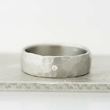 Natura and diamond 1,5 mm - matte - hammered titanium wedding ring