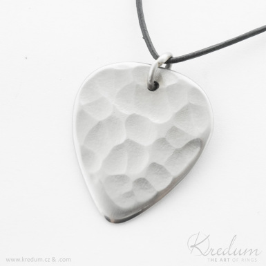 Klasik matte with eyelet - metal pick, hammered steel pendant