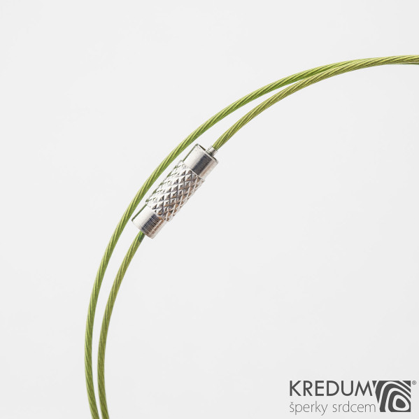 Zelené nylonové lanko s ocelovou strunou - šroubovací uzávěr