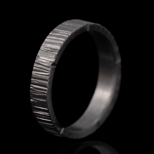 Wood tantal - matn� - ru�n� vyr�b�n� snubn� prsten z tantalu