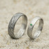 Damakov snubn prsteny - Prima damasteel + smaragd 2mm vsazen do stbra, vel. 51, ka 4,5 mm, tlouka 1,5 mm, lept svtl jemn, vzor devo, profil B+CF - k 3667