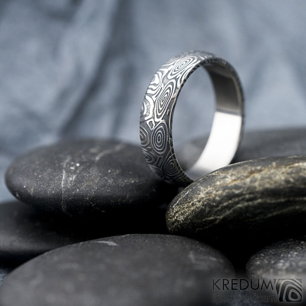 Prima kolečka - Kovaný snubní prsten z oceli damasteel, SK1615