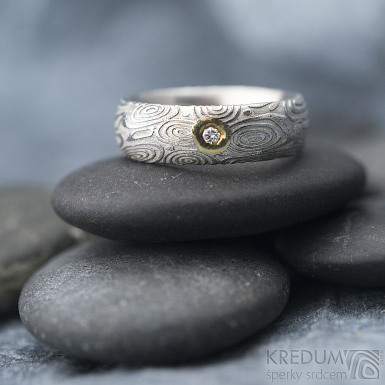 PRIMA + ir diamant 2 mm - vtr - prsten kovan nerezov ocel damasteel - SK1640