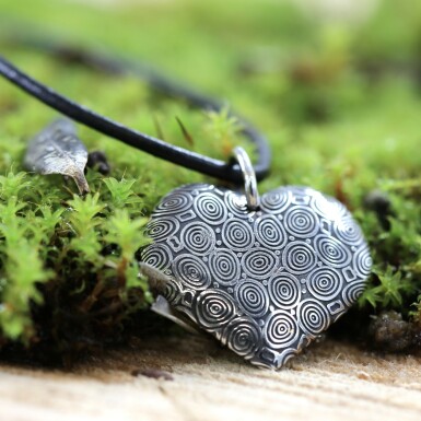 Heart with eyelet - Romantic damascus steel pendant, CR5821