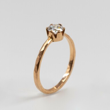 Red Kiss - gold engagement ring with moissanite 