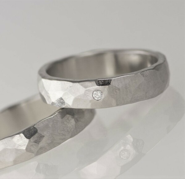 rucne kovany snubní prsten s diamantem chirurgicka ocel - vel. 59, šířka 5 mm, tloušťka střední, profil C, lesklý, diamant 1,7 mm - avt 5434
