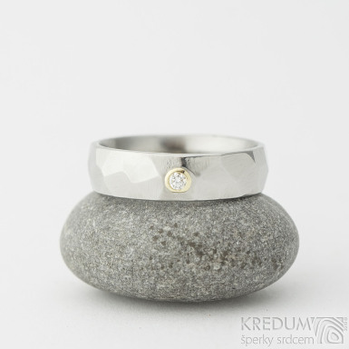 Skalk a diamant 2 mm do Au - 51, ka 5 mm, tlouka stedn, leskl - Nerezov snubn prsteny - k 2344 (2)