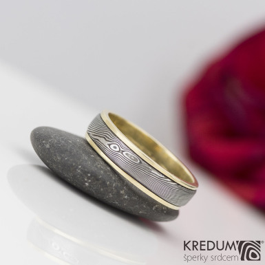 Kasiopea yellow - Zlat snubn prsten a damasteel devo, vel. 63