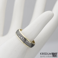 Kasiopea yellow - Zlatý snubní prsten a damasteel dřevo, vel. 58