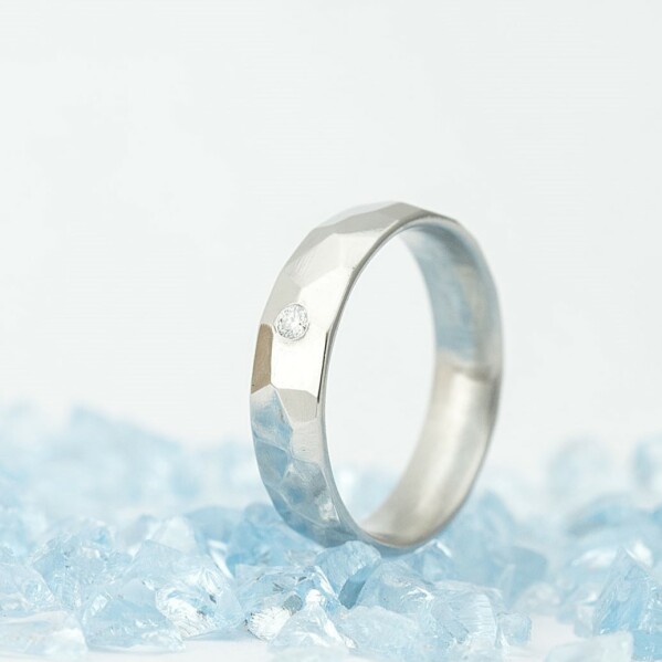 Skalk a ir diamant 2 mm - velikost 55, ka 5 mm, tlouka stedn, leskl - Nerezov snubn prsteny - k 1578