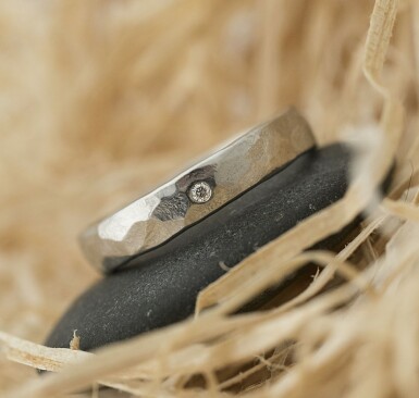 Natura and diamond 1,5 mm - shiny - stainless steel hammered wedding ring