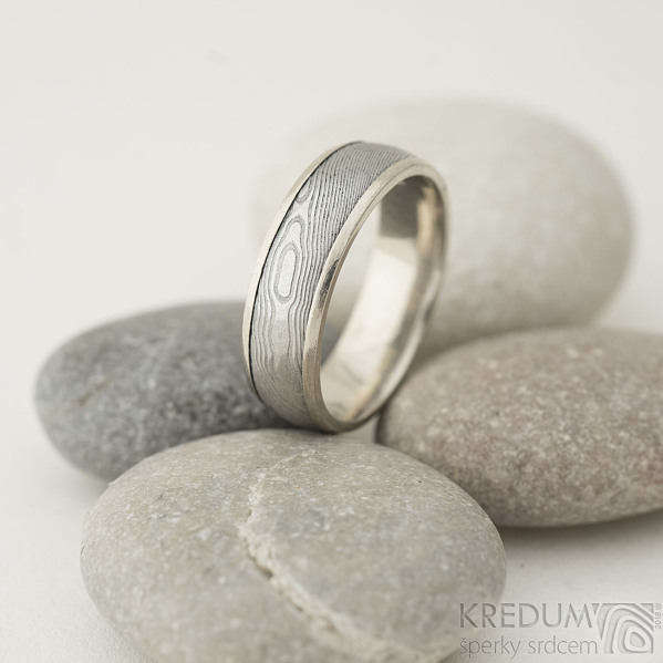 Snubní prsten Kasiopea white - dřevo - 58, šířka 6, tlouš´tka 1,7 mm - okraje hladké 2x0,75 mm, profil E - SK2013 (4)