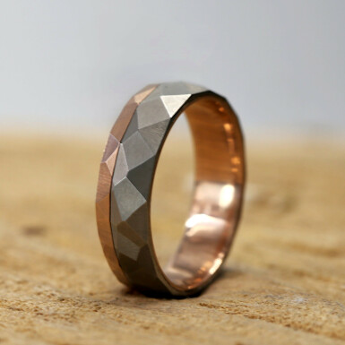 Columba Rock red titan - prsten z ervenho zlata a titanu