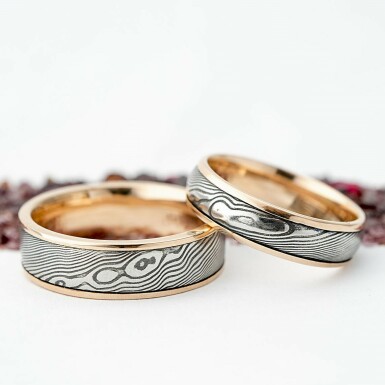 Kasiopea red - wood - gold wedding ring and damasteel