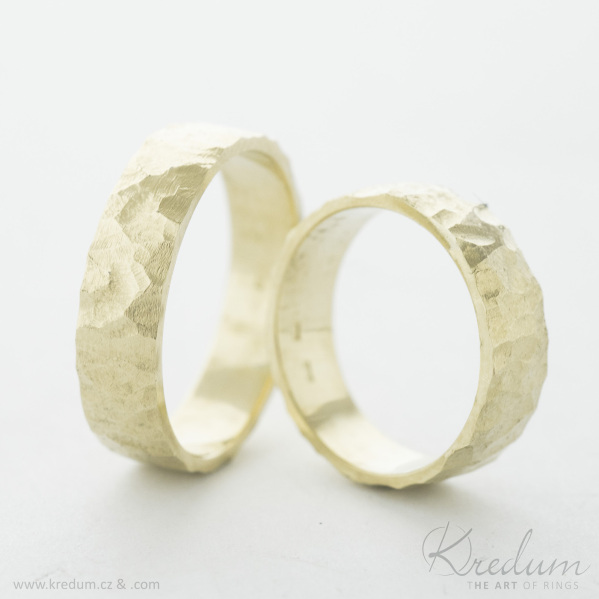 RAW gold yellow - zlat snubn prsten - dmsk velikost 52, ka 5.5, tlouka 1,3 mm, profil C a pnsk velikost 61, ka 5.5, tlouka 1,3 mm, profil C - K5857