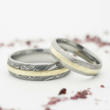 Duori yellow - water pattern - wedding ring damascus steel and gold