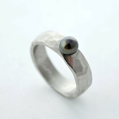 Natura and black pearl - matte - stainless steel hammered wedding or engagement ring