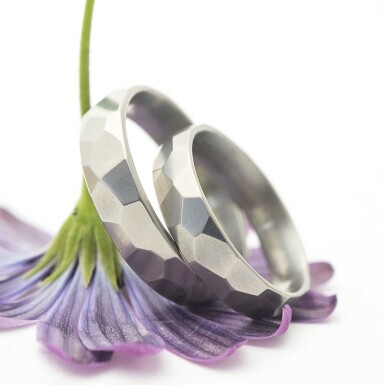 Rock - shiny - faceted titanium wedding ring