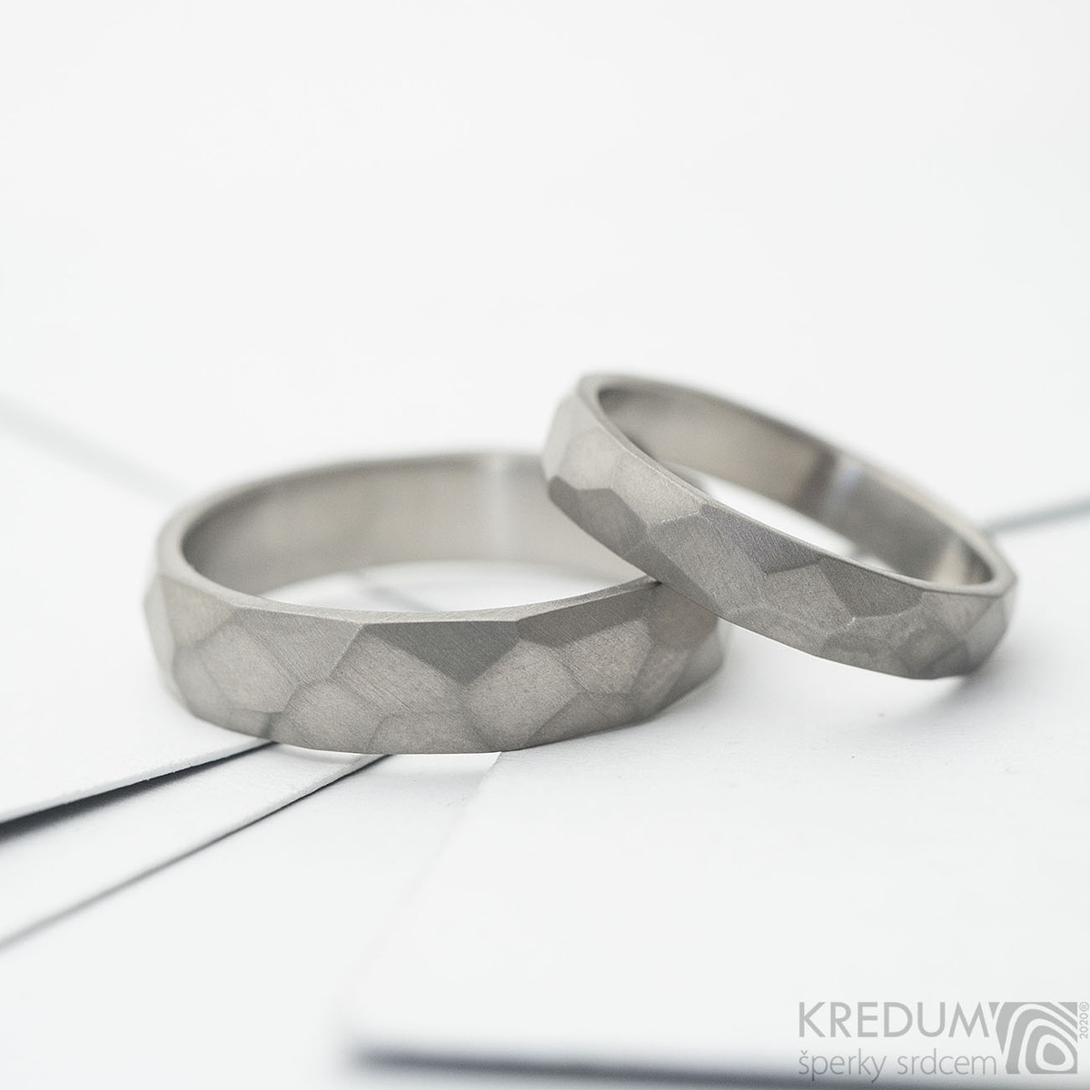 Kaufe 2023 neue Titan Stahl Ring Mode V-förmigen Design Frauen Ring Mode  Einfach mit Zirkonia Schmuck Geschenk Paar Ring hochzeit Ringe | Joom