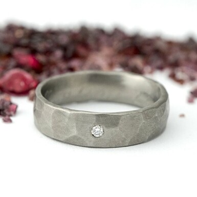 Natura and diamond 1,7 mm - matte - hammered titanium wedding ring