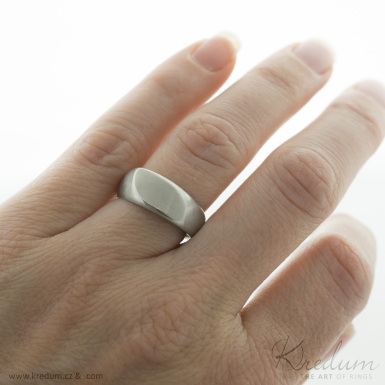 Siona nerez s ozdobou - matn - kovan snubn prsten z nerezov oceli - V5016