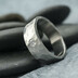 zasnubn nebo snubn prsten s diamantem chirurgick ocel run kovan  - velikost 53, ka 6 mm, tlouka hlavy 1,9 mm, tlouka do dlan slab, matn, profil C - k 1792
